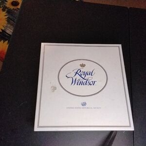 Holiday Collector's Plate with White House Scene